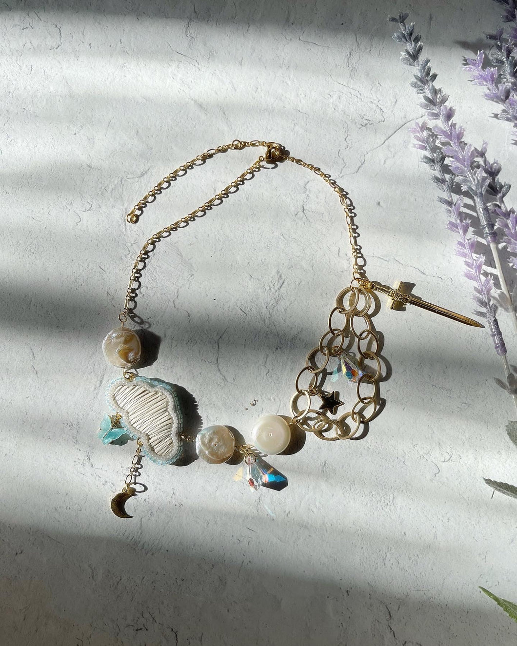 White cloud necklace